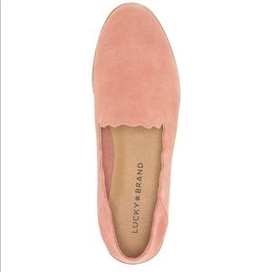New never worn Size 7 Lucky flats scalloped trim